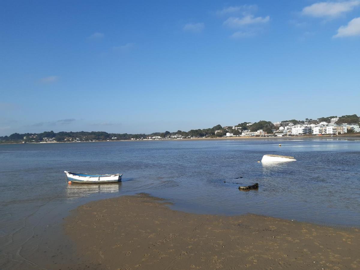 Aqua Vista Apartment Poole Bagian luar foto